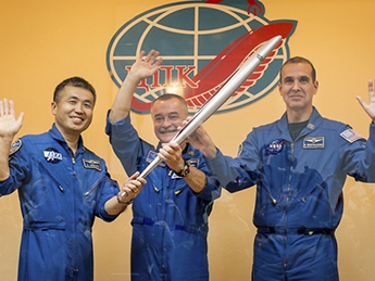 Би-би-си: Олимпийский факел улетел в космос, обещал вернуться