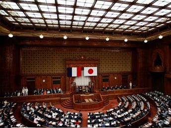 В Японии сенатора за поездку в КНДР на месяц лишили права участвовать в работе