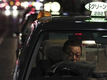 В Токио появились такси, напоминающие пассажирам о забытых вещах