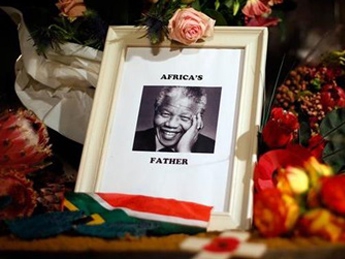 Мир скорбит по Нельсону Манделе