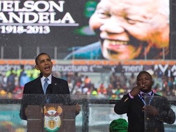 Переводчик с панихиды Манделы, возмутивший южноафриканцев, сослался на "голоса" в голове