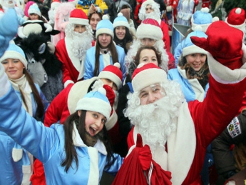 В Мелитополе Снегурочки и Деды Морозы устроят парад
