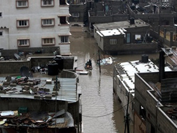 Более 40 тысяч человек эвакуировали из сектора Газа из-за наводнения
