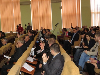 Сессию мелитопольские депутаты разделили пополам