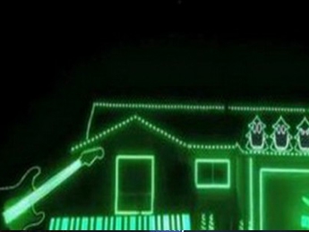 Уроженец США украсил свой дом 70 тысячами лампочек