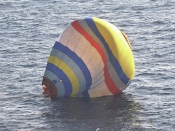 Китаец, попытавшийся попасть на спорные острова на воздушном шаре, свалился в море