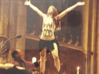 После акции Femen в Кельнском соборе к ответственности могут привлечь журналистов