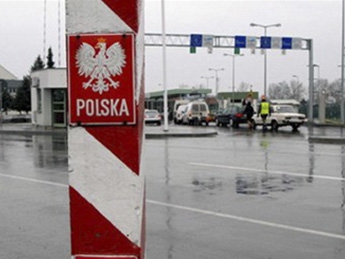 Польша в 2013 году позволила остаться в стране дольше года еще 4 тысячам украинцев