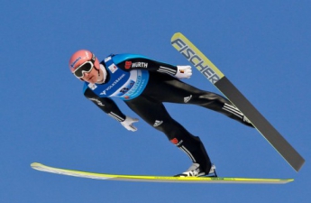 Трехкратный чемпион ОИ в прыжках на лыжах с трамплина жестко упал во время тренировки и потерял сознание (видео)