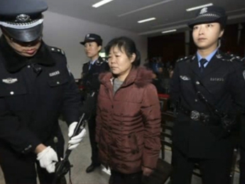 В Китае акушерку приговорили к смертной казни за кражу детей