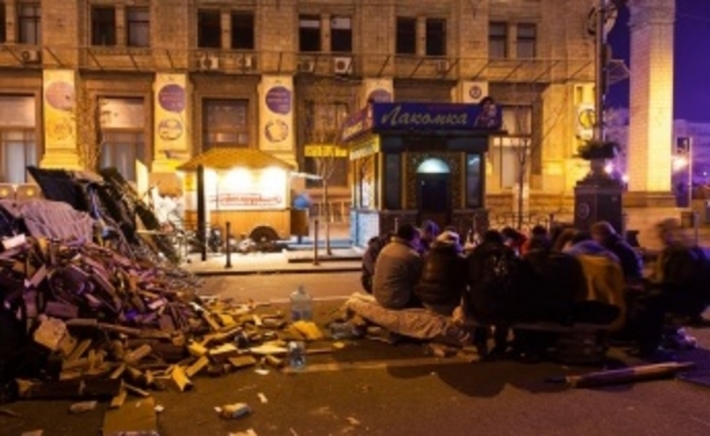 Евромайдановцы избили водителя в центре города (видео)