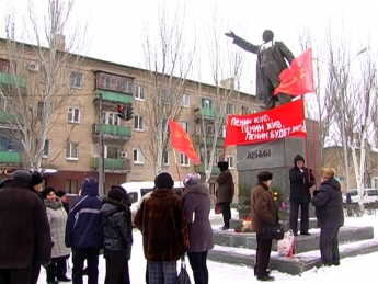 Сегодня мелитопольские коммунисты вручали партбилеты и говорили о вожде