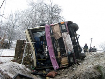 На Прикарпатье перевернулся пассажирский автобус. Более десятка людей в госпитале (фото)
