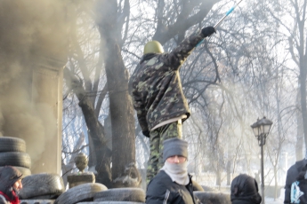 Троих активистов Евромайдана и милиционера застрелили в Киеве из одного типа оружия - источник в МВД