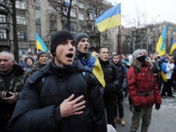 Раньше ездили за "запахом тайги", теперь за "воздухом" свободы в Киев. Подростки бегут из дома на майдан