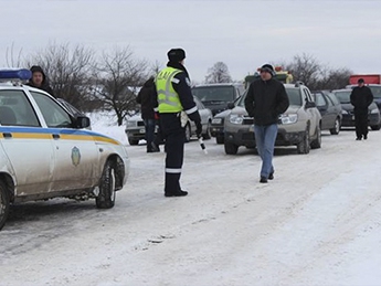 Во Львовской области двое детей с родителями спасены из "снежной ловушки"