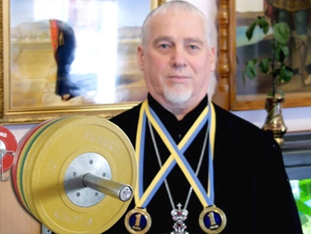 Запорожский священник стал чемпионом Украины по пауэрлифтингу