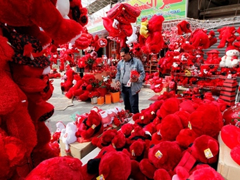 В День Валентина люди на подарки тратят около $13 млрд(видео)
