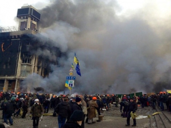 Активисты обстреливают силовиков из окон консерватории в Киеве, ранены 4 милиционера, - МВД