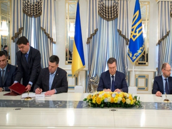 Президент и лидеры оппозиции подписали соглашение по урегулированию кризиса в Украине