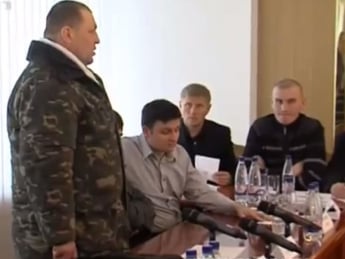 Чеченский наемник, осужденный за похищение человека, сейчас заправляет Правым сектором в Украине (видео)