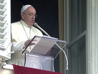Папа Римский случайно выругался во время проповеди(видео)
