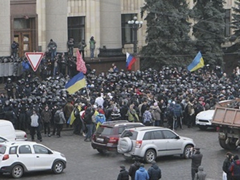 В Харькове на площади Свободы проходит митинг в поддержку федерализации Украины