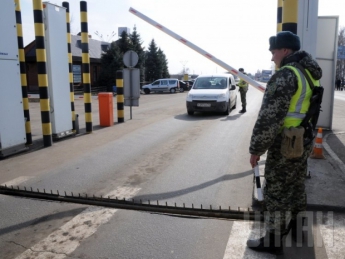 Пограничники усиленно проверяют выезжающих из Крыма