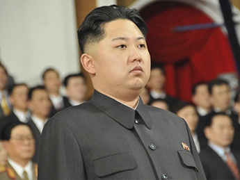В Северной Корее мужчин обязали стричься, как Ким Чен Ун