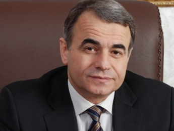 Руководство парламента по отношению к депутатам ведет себя по-хамски - Сергей Кальцев