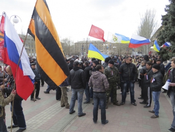Пророссийским митингующим холод нипочем (фото)