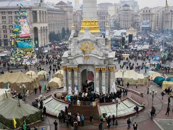 На Майдане ввели комендантский час