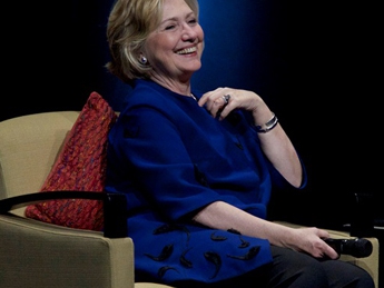 В Хиллари Клинтон жительница Лас-Вегаса бросила ботинок(видео)