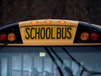 В США в столкновении грузовика и автобуса погибли девять школьников