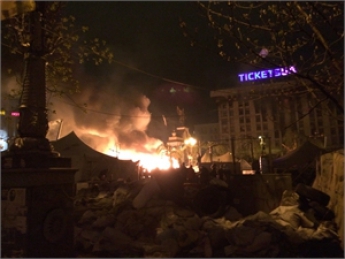 На Майдане ночью был пожар - горела палатка митингующих (видео)