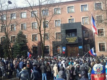 Протестующие в Донецке пытались захватить здание областной прокуратуры