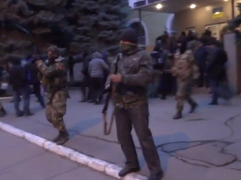 В сети появилось видео захвата горотдела милиции в Краматорске