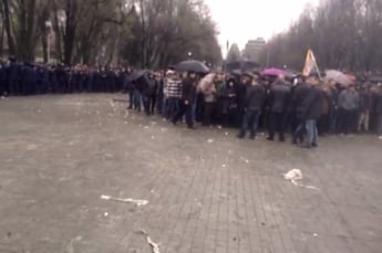 Противостояние майдана и антимайдана в центре Запорожья продолжается (онлайн видео)