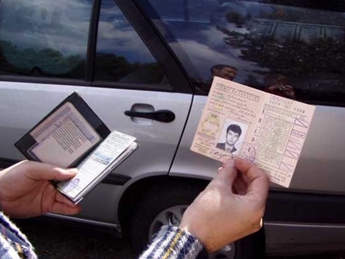В Крыму началась замена украинских водительских удостоверений российскими