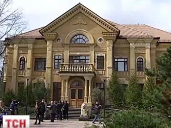 Журналистам показали государственную дачу, где последние 10 лет жил Ющенко (видео)