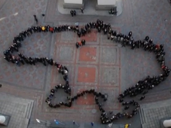 Сотрудники МИД Украины организовали флешмоб (видео)