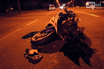 На Набережной мотоциклист влетел в «Ланос» (ФОТО)