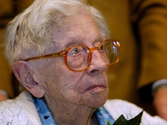 С помощью крови старейшей женщины в мире ученые открыли границу жизни и смерти