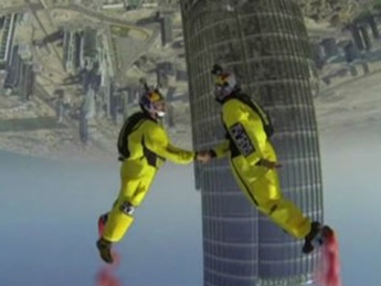 Скайдайверы прыгнули с самого высокого здания мира (видео)