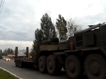 Активисты сопровождали колонну военной техники (видео)