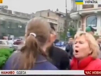 "Вы сожгли наших мальчиков!" Одесситы напали на журналистов "5-го канала" в прямом эфире (видео)