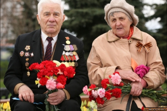 Нардеп назвала помощь ветеранам кощунственной - правительство дало ветеранам на праздник по 2 кило колбасы