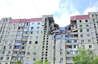 В Николаеве спасатели освободили женщину из-под завалов дома (видео)
