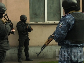 СБУ обнаружила тайник с почти 9 кг тротила в старом доме в центре Тернополя