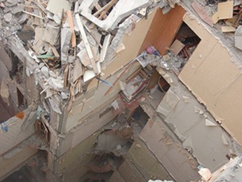 В Николаеве разобрали завалы на уровне 1-го и 2-го этажей здания, где произошел взрыв (видео)